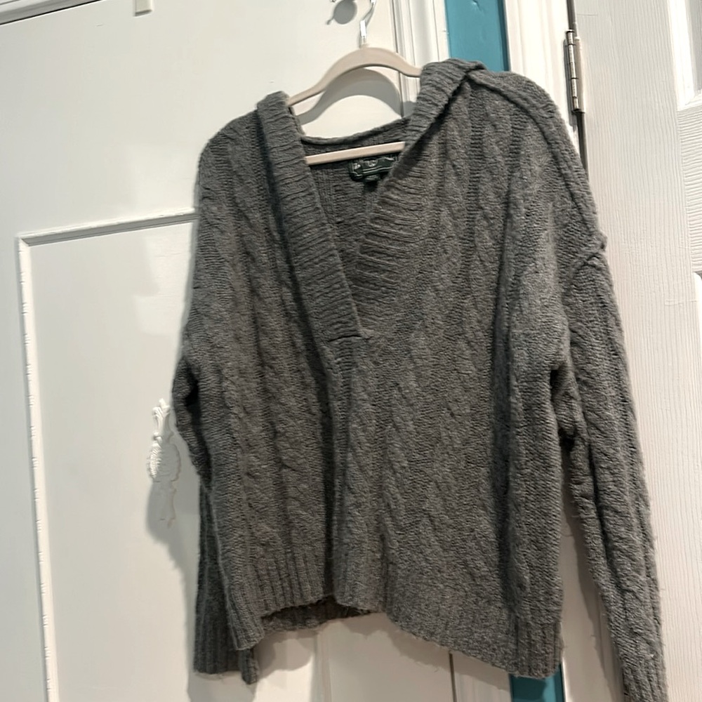 Hooded sweater from american eagle. grey, size medium